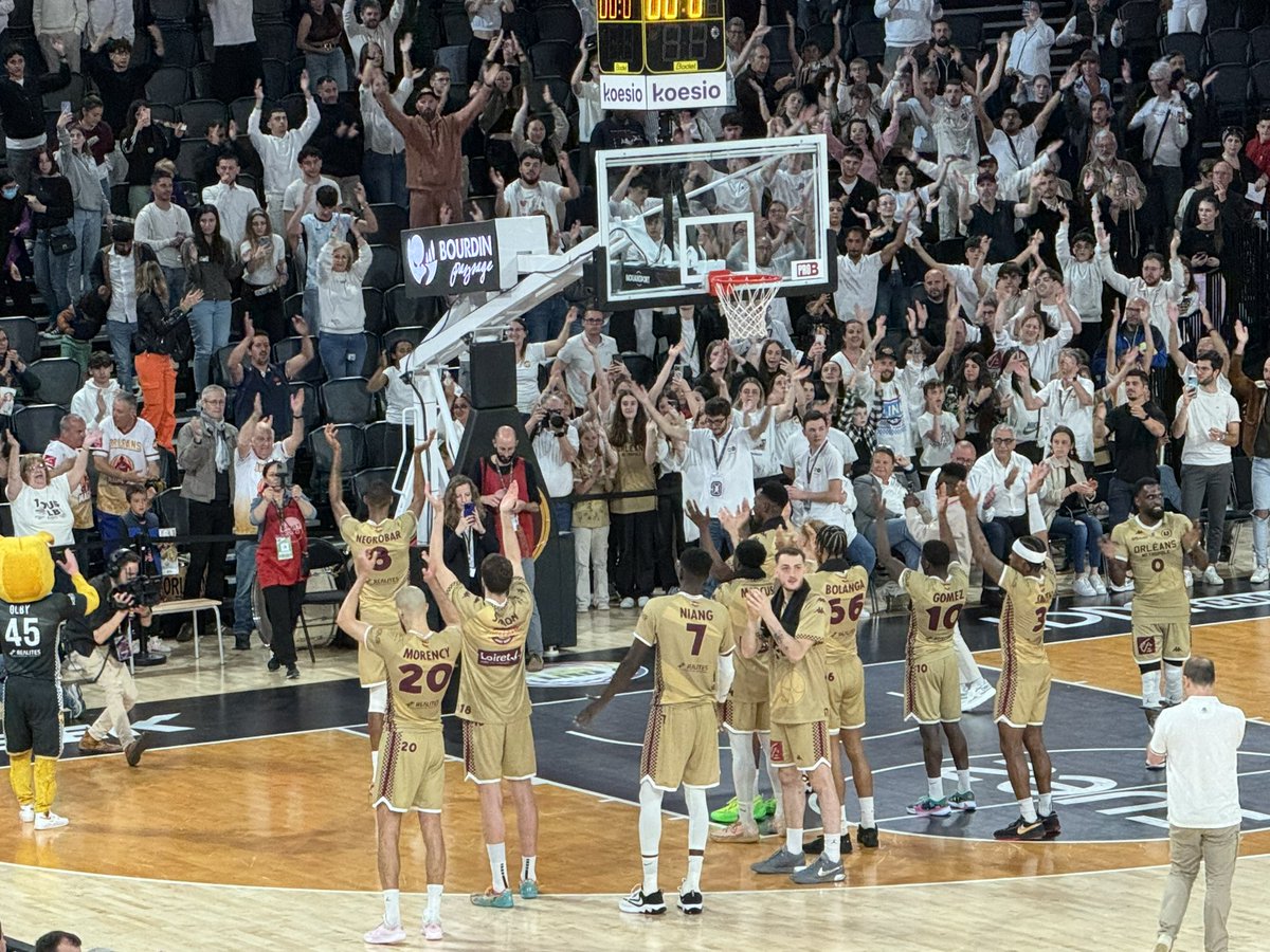 L’<a href="/OLB45/">OrléansLoiretBasket</a> lance ses playoffs par une victoire (82-77) face au <a href="/RouenMBasket/">Rouen Métropole Basket</a> 
1/4 de finale retour ce Dimanche à la Kindarena 🏀

🔥 Stefan Smith avec 30 points, 4 rebonds, 3 passes pour 33 d’évaluation 
#Playoffs #ProB