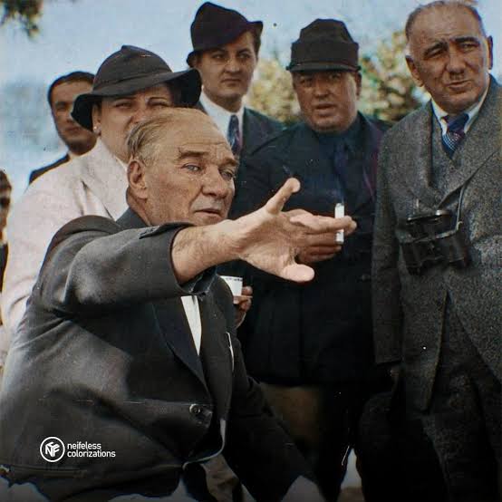 İyi dinleyiniz öğüdüm budur ki, içinizden herhangi bir adam çıkar, şan, şeref davası güder ve benzersiz olmak isterse, başınızın belasıdır... Gazi Mustafa Kemal Atatürk