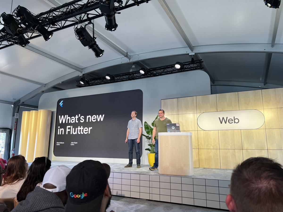Whoooo hoooo!  What’s new in #FlutterDev with <a href="/kevmoo/">kevmoo</a> and <a href="/jryanio/">John Ryan</a> at  #Googleio  💙💙🎉🎉