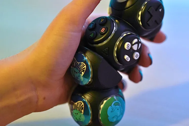 ⚠️ Xbox anuncia Proteus Controller, un kit modular con focus de accesibilidad para personas con dificultades por 299 dólares.

El controlador anterior, lanzado en 2018, se está actualizando también en su compromiso por acercar los videojuegos a todo el mundo.