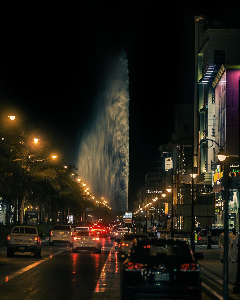 نافورة الملك فهد ⛲️ من أجمل معالم السياحة في مدينة #جدة 🌊.
تقييم الزوار:4.5⭐️

#ماب_السعودية 
الموقع:
goo.gl/maps/r84gFniaz…