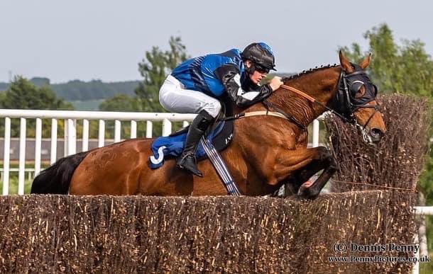 Clever boys doing it again @PerthRacecourse tonight Gregor Walkingshaw - stars 🌟 Go Shanroe ❤️❤️❤️🐎🐎🐎