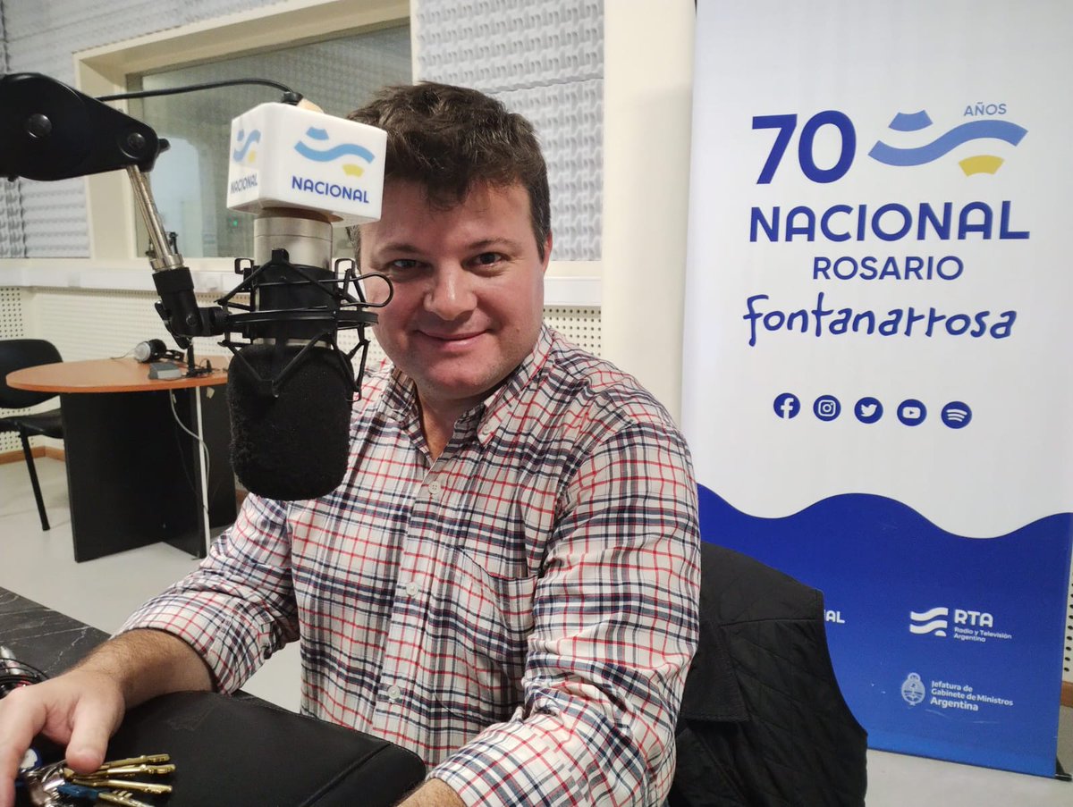 nacionalrosario's tweet photo. 🅰IRE para #TardeOTemprano⏳ en #NacionalRosario
Diego Frisco - @LaNischi - @_FacuRivera -@lopezsclauzero y todo el equipo de #LaRadioPública
Hoy te acompañan hasta las 19 hs👇
📻 AM 1300 | FM 104.5
📲 https://t.co/iHAs2JevmJ https://t.co/DaxFxwaARw