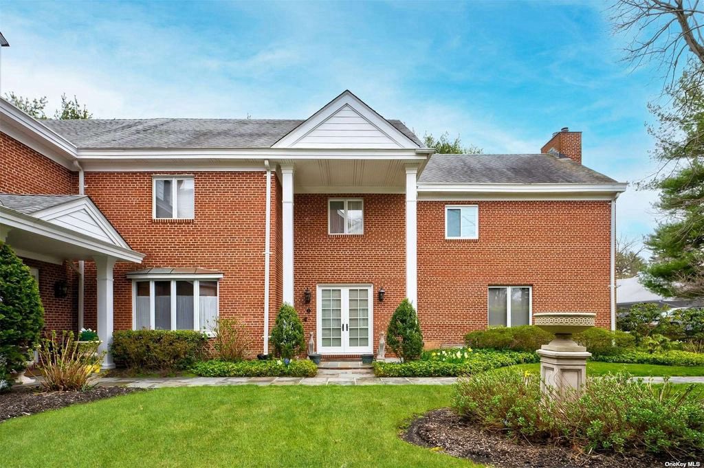 For sale stunning 3898 square-foot townhome on a 16 acre waterfront development with inground pool and tennis on the water zillow.com/homedetails/2-…