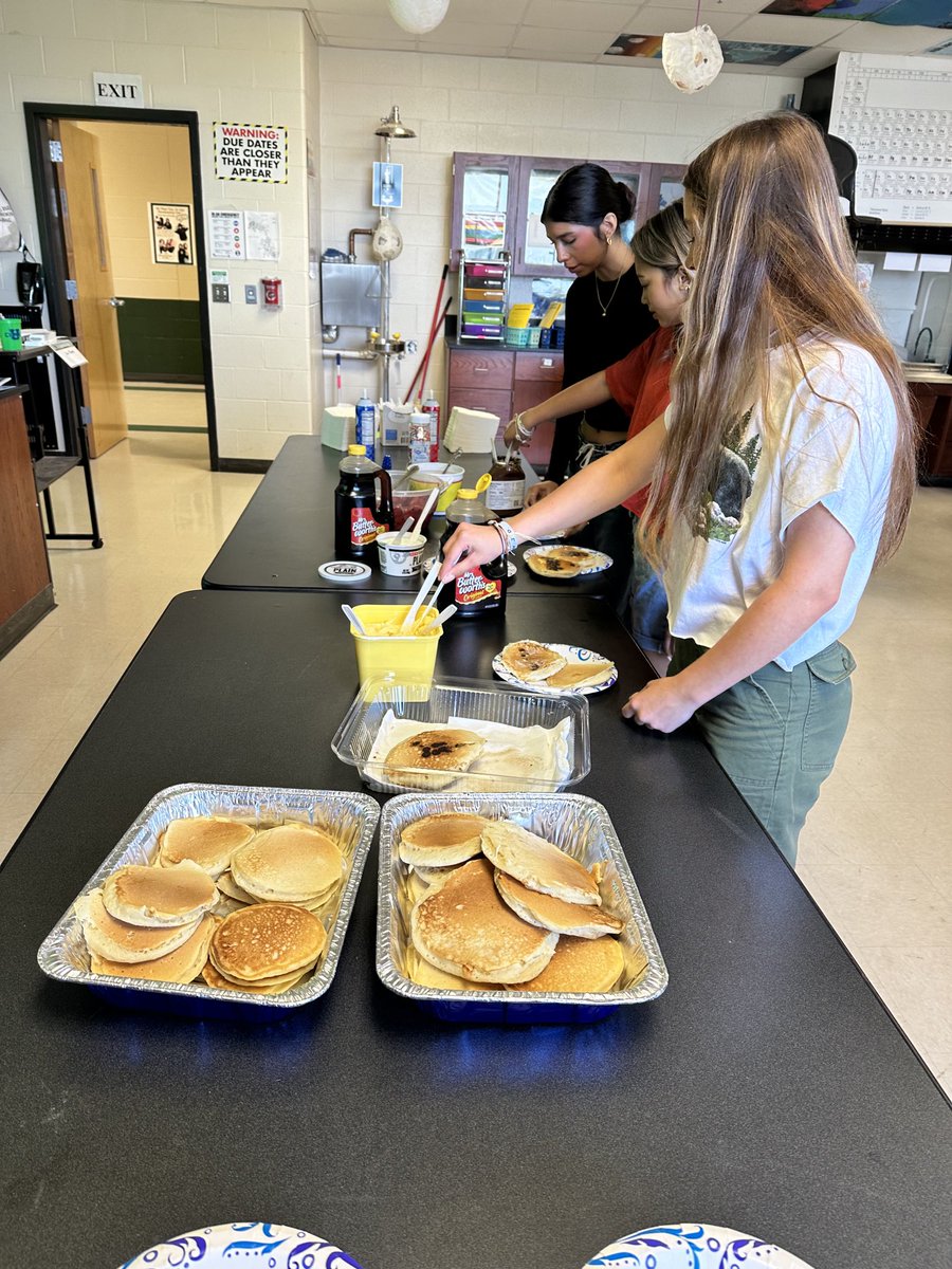 LisaNiemuth (@lisaniemuth) on Twitter photo Thank you PTSA for the grant to have a pancake celebration for the Chemistry students <a href="/CLHSPrincipal/">Mark Oberholtzer</a> Thank you PTSA for the grant to have a pancake celebration for the Chemistry students <a href="/CLHSPrincipal/">Mark Oberholtzer</a>