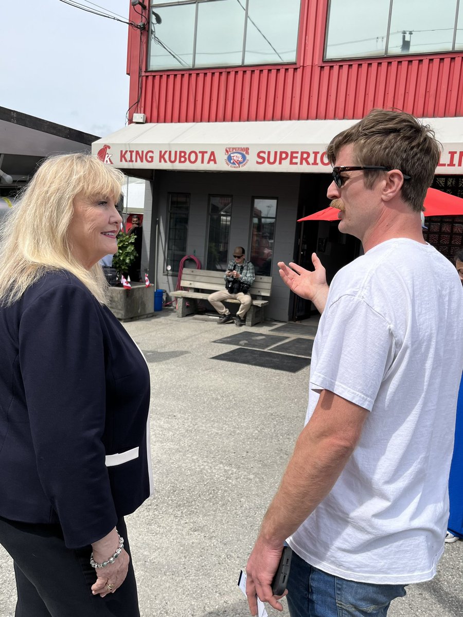 Great to introduce Conservative Leader @PierrePoilievre to the hardworking folks at King Kubota in North Vancouver! With more than 35 years in business, they’ve completed over 22,000 jobs and employ local staff who deserve powerful paycheques. Common Sense Conservatives will