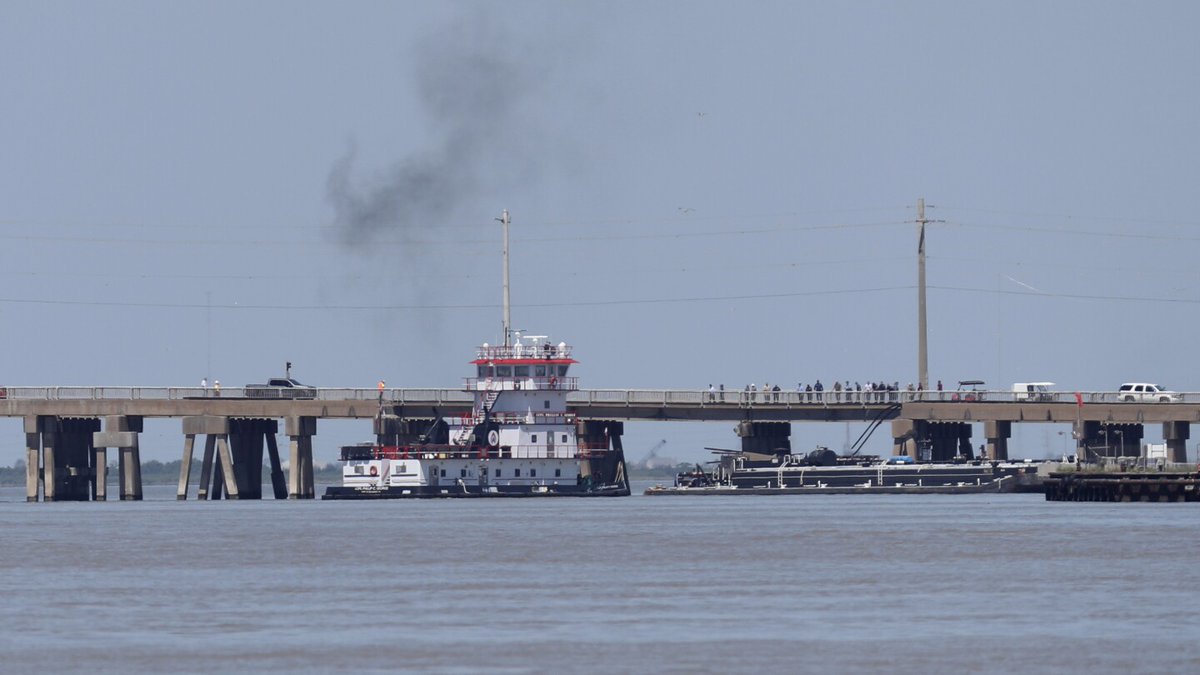 .@APNews | #Boat strike causes #oil spill, partial collapse of #bridge between #Galveston and #PelicanIsland, #Texas by @juanlozano70 & @LOyekanmi bit.ly/3WHNVUj #transportation #energy
