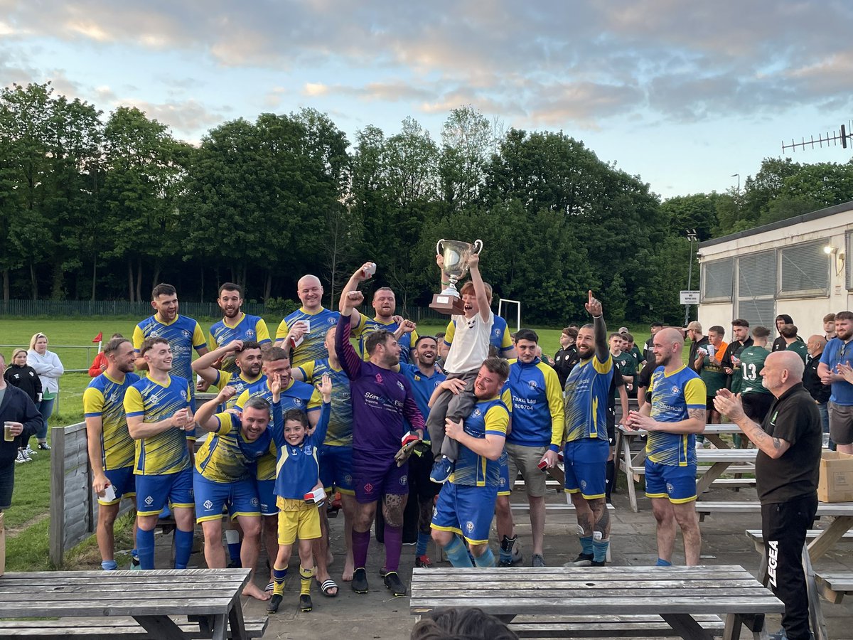 BradSeniorsAFC's tweet image. LEAGUE AND CUP DOUBLE CHAMPIONS!!

🏆🏆

What a first season back for the lads!

CHUCK THE FUCKING TUNES ON LADS!!

UP THE BRAD 
🔵🟡🔵🟡🔵🟡