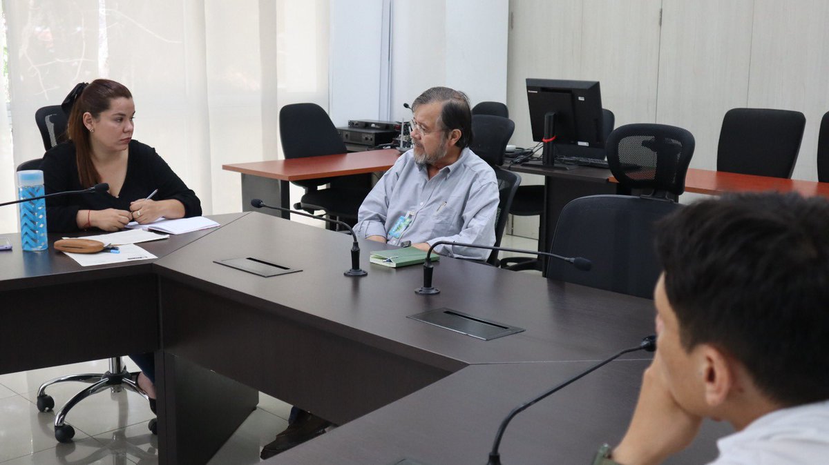 Hoy tuvimos un encuentro con Germán Perilla, Director de la fundación Honey Bee Impact 🐝, quien nos habló acerca de la importancia de poder acceder a una nueva economía rural preservando los beneficios de la abeja en su proceso polinizador, ¡Espera pronto la entrevista completa!