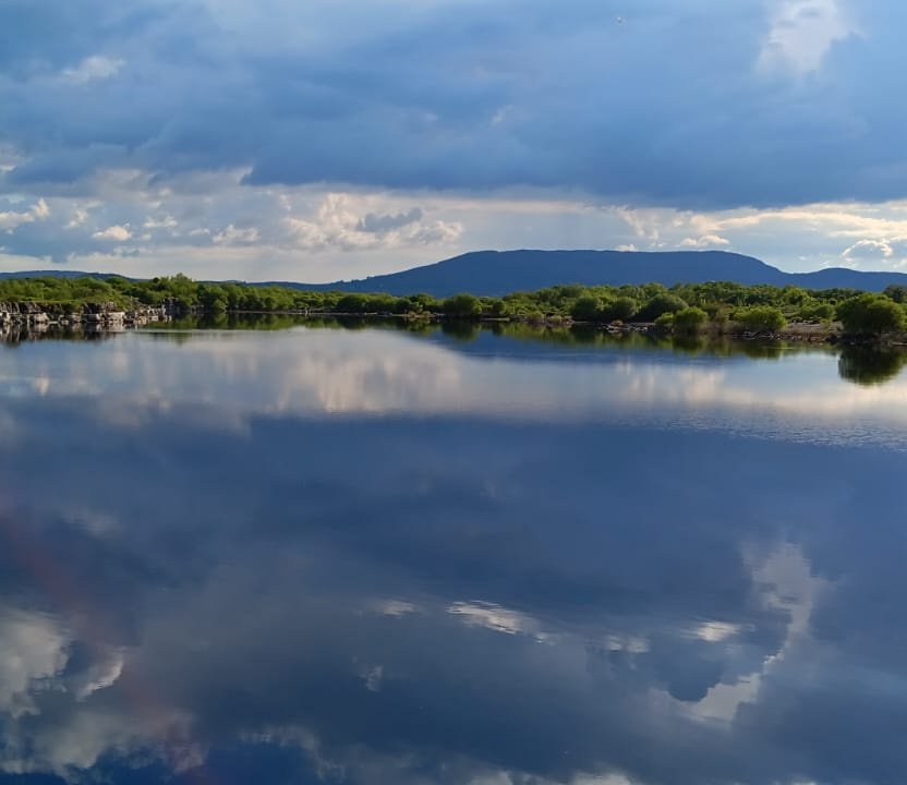 Ciel noyé lac sans berge de retour Lough Corrib, Connemara