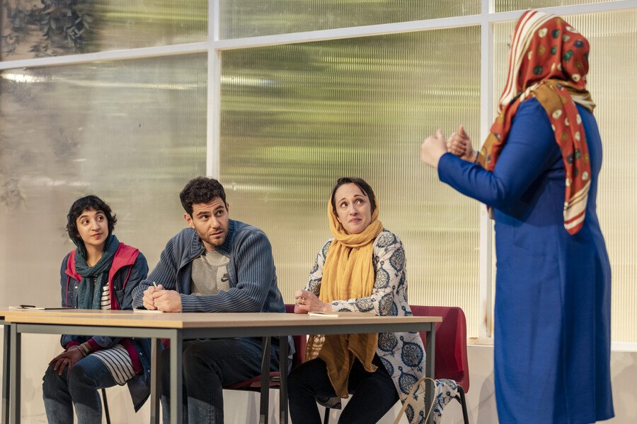 Saw Pulitzer winning play English @TheRSC Other Place #StratforduponAvon. Well deserved standing ovation. Set in Iran in class for English not as a first language, it's witty, tender, clever & hugely thought-provoking. Go see it til June 1 & then @KilnTheatre London ⭐⭐⭐⭐⭐