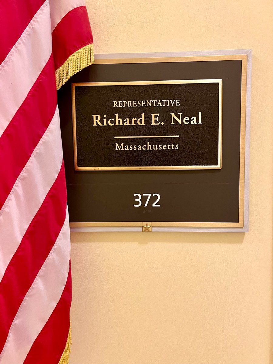 TinaAscolillo's tweet image. After some lunch in Rayburn, headed off to our afternoon meetings with @sethmoulton, @RepRichardNeal &amp;amp; @RepMcGovern. It was fun running into some former colleagues who are now congressional staffers! #ASAWLC (🧵3/3)