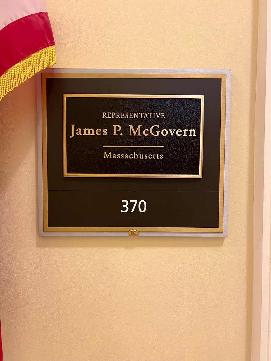TinaAscolillo's tweet image. After some lunch in Rayburn, headed off to our afternoon meetings with @sethmoulton, @RepRichardNeal &amp;amp; @RepMcGovern. It was fun running into some former colleagues who are now congressional staffers! #ASAWLC (🧵3/3)