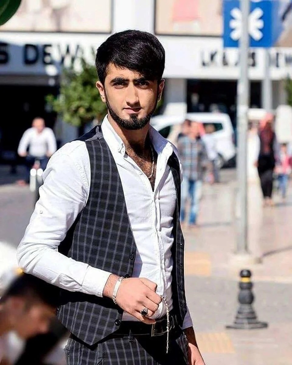 Muğla’da kardeşlerinin hastane masrafları karşılamak için gazinoda solistlik yapan 18 yaşındaki Zehra Bayır'ı öldüren gazinonun sahiplerinden İlimde İlter, ağırlaştırılmış müebbet cezasına çarptırıldı.