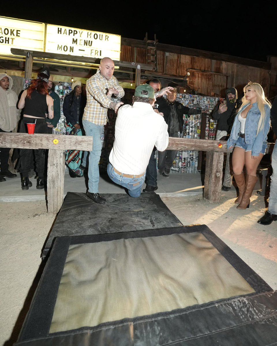 ExtraPosty's tweet image. BTS photo from the #IHadSomeHelp music video 🎆 posty.lnk.to/ihadsomehelp

Photo by @adamdegross87