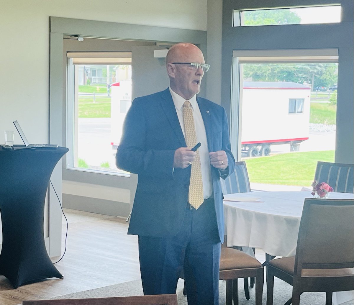 Superintendent Tom Hunter, ⁦@Greensburg_IN⁩, keynotes the IAPSS New Superintendent Mentor and Mentee program on Reflecting on Your First Year. ⁦@IAPSS_ORG⁩