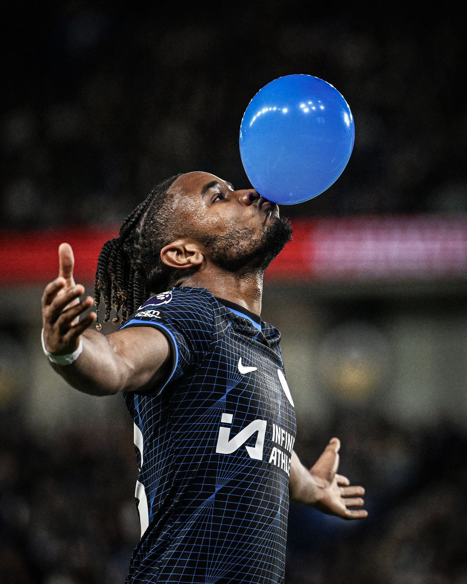 Nkunku hit his iconic celebration for Chelsea 🎈