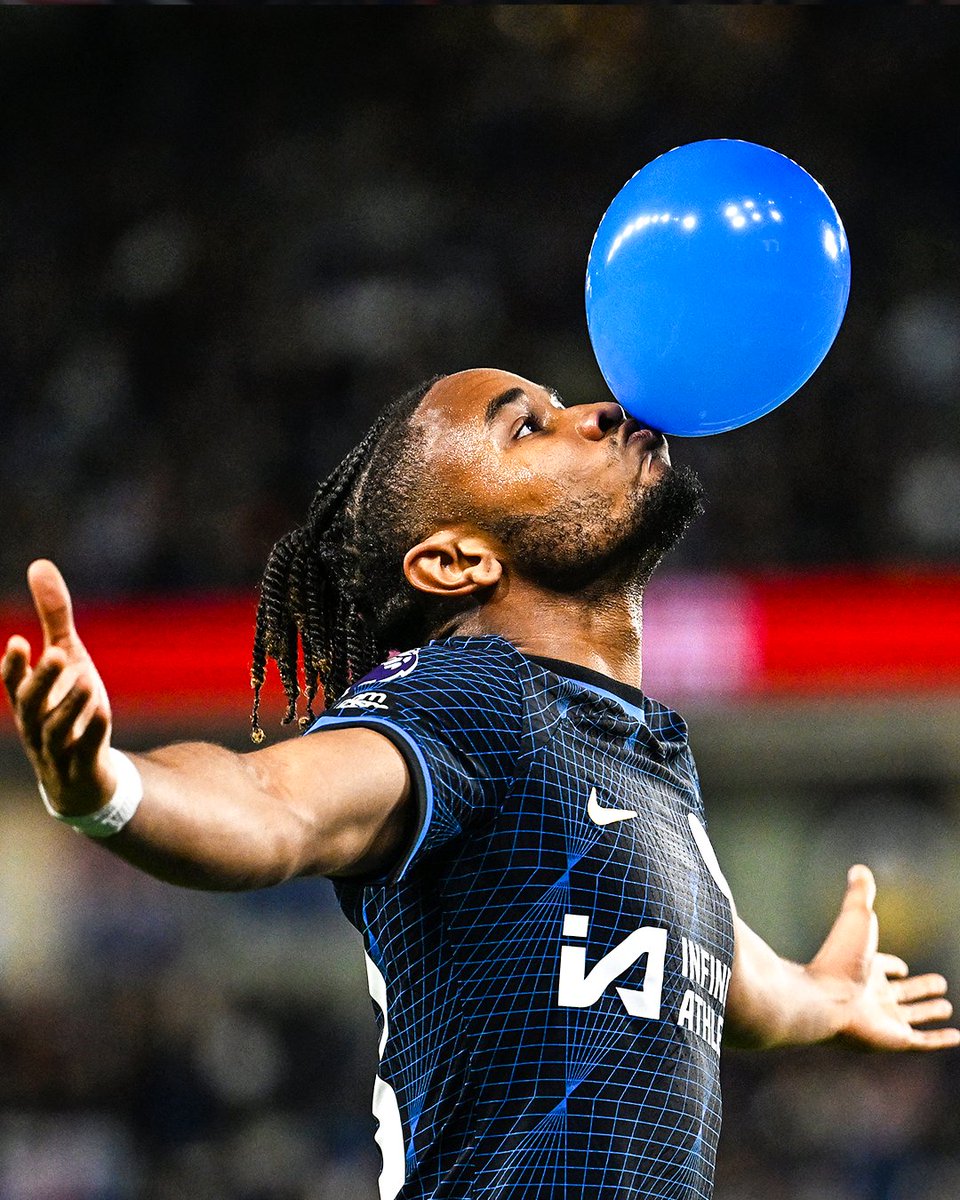 Christopher Nkunku hits the balloon celebration first time in Chelsea colors 🎈