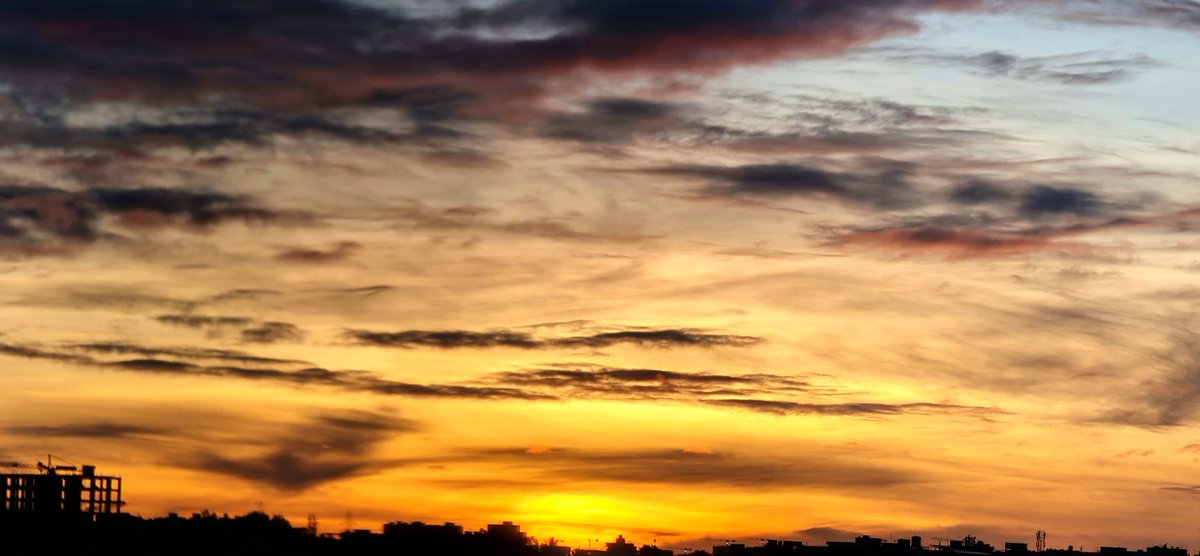srinathiyer's tweet photo. When the skies do drama
#sunset #sunrise #bangalore #Colors_Challenge #colors https://t.co/ep0U9onyL5