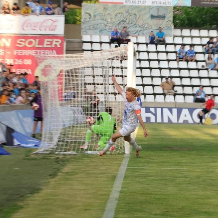 Yeclano_dptvo's tweet photo. 🌃 Buenas noches, sólo queríamos recordar que quedan 4️⃣ días para el partido de vuelta 💪
🔝🤩¡Qué gran momento vivimos en el #LleidaYeclano del pasado domingo!🤪🔛
#IdaSemifinal ⚔️
#SegundaRFEF 📊
#GraciasAfición 📢
@SieteDiasYecla 📰
#PlayoffAscenso 🆙️
#TeQuieroConmigo 💙❤ https://t.co/Z2T1JU9VTH