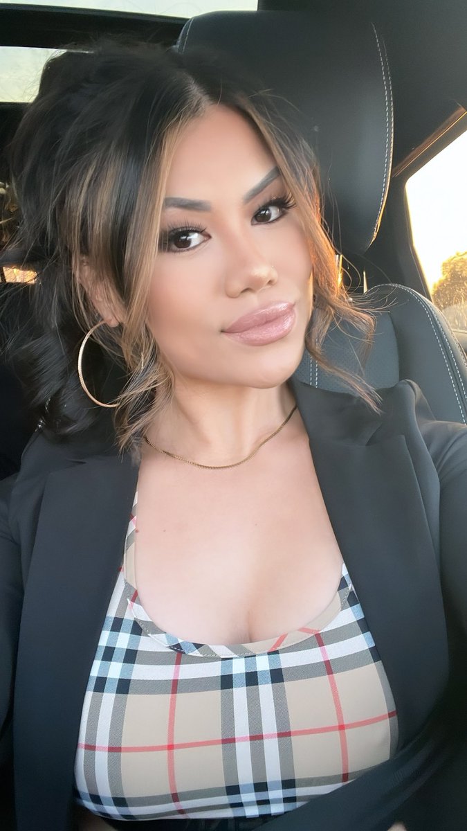 dxxdzn's tweet photo. Somebody said “corporate baddie” and it had me dying 😂🫶🏻 https://t.co/g4WmsuWKxg