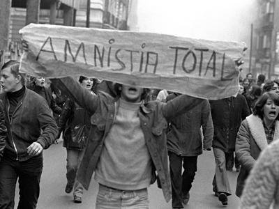 La sangrienta semana pro amnistía de 1977. 

Entre el 8 y el 15 de mayo de 1977 es convocada una semana de movilizaciones en toda Euskal Herria pidiendo la liberación de los presos políticos del franquismo. Las jornadas son masivas y localidades enteras convocan una huelga