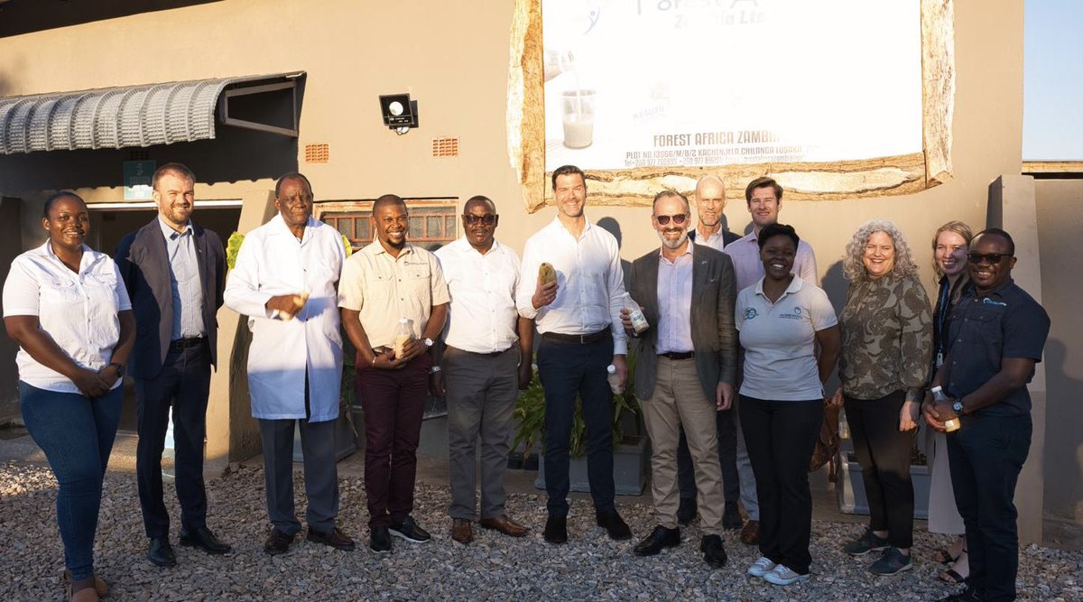 Great to visit Forest Africa - with Minister for trade & development cooperation @JohanForssell - on the outskirts of Lusaka, producing juice from indigenous forest fruits, like those from baobab trees. @Sida-supported @TechnoServe assisting in ensuring a viable business model.