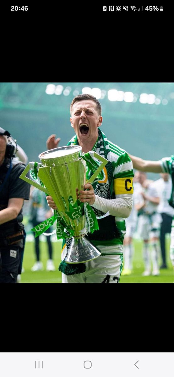 It hasnt been pretty at times.
Its been a slog at times.
But we've got there.
Its been worth it.

God bless every last one of them.

Glasgow Celtic Champions.