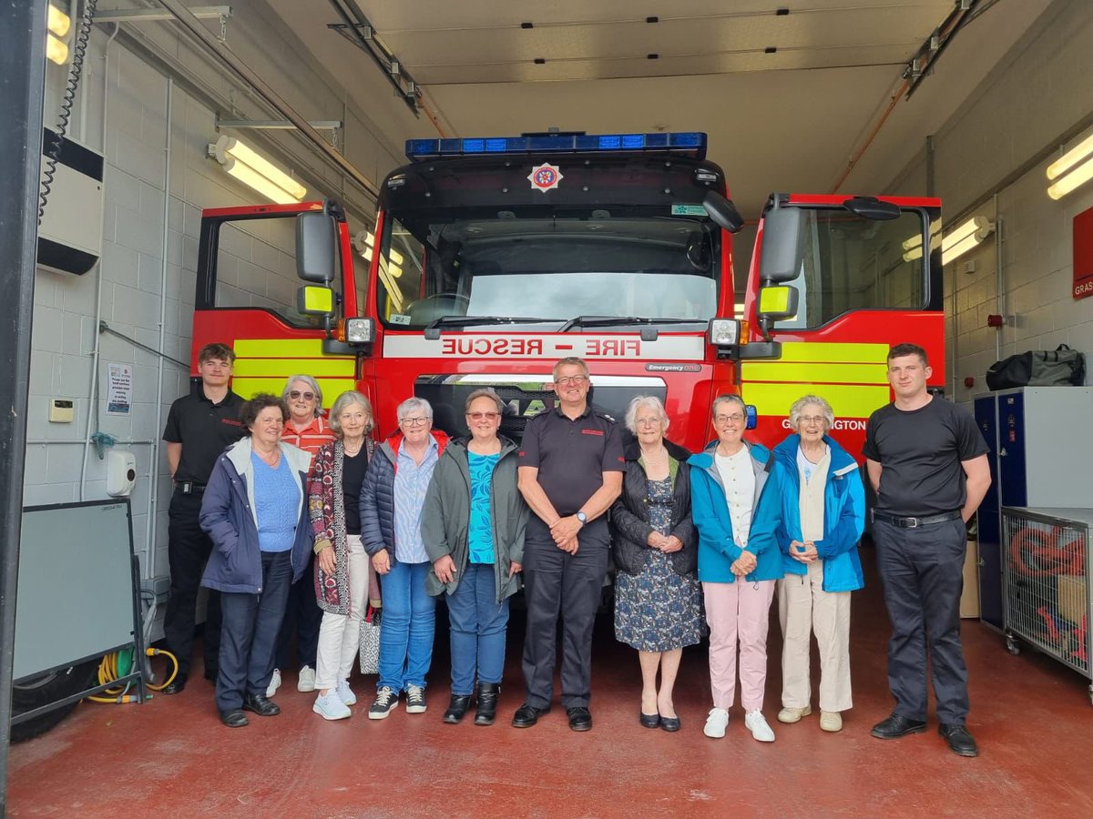 Yesterday we had the pleasure of hosting members of Kettlewell & District WI, As well as a tour of the fire station we gave a talk about our Home Fire Safety Visits

How safe is your home? Take just a few minutes to find out at HFSC safelincs.co.uk/hfsc/?cookies=… 

#Firesafety