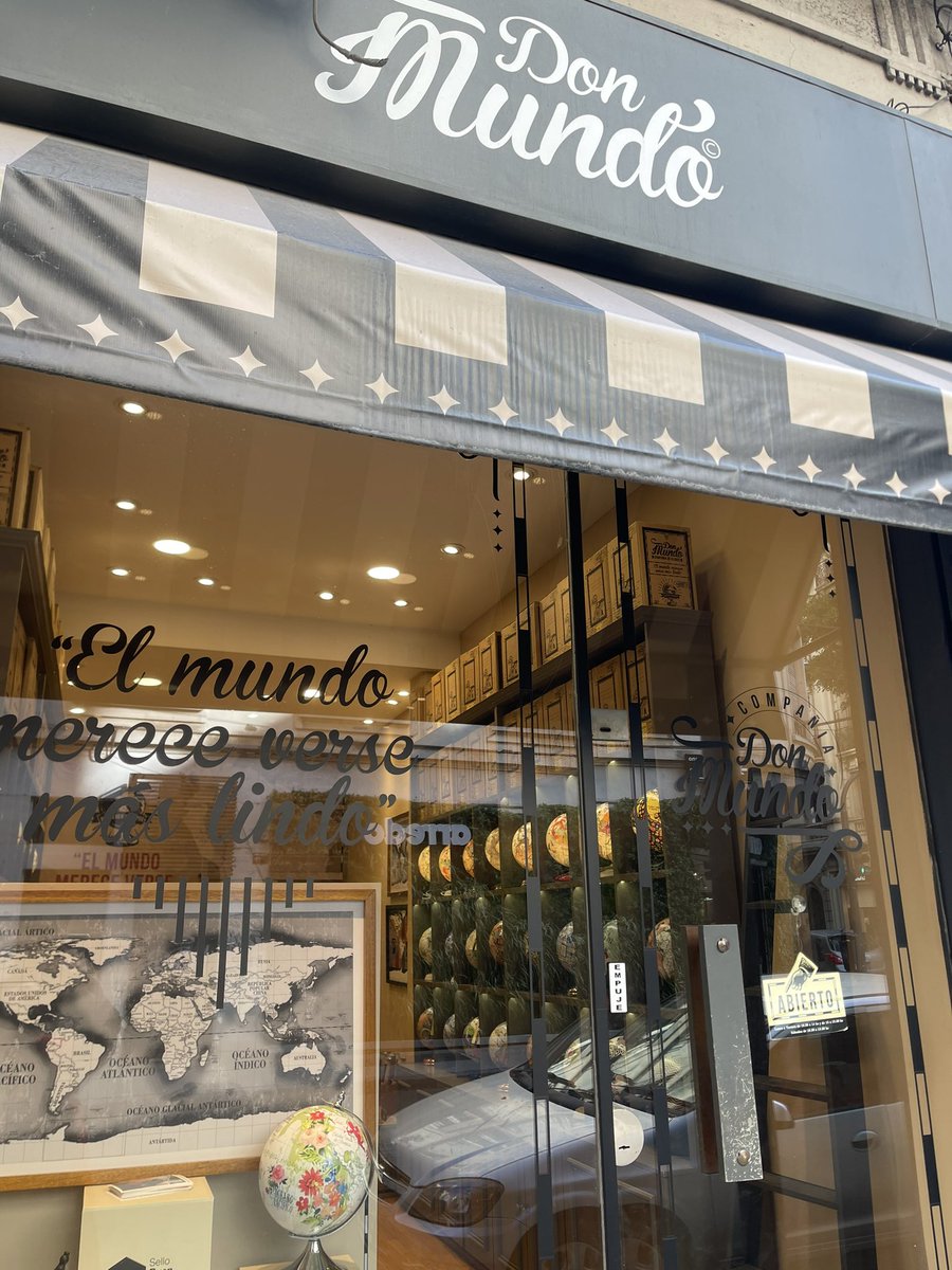 Quieren un regalo lindo y caro para quedar bien con un viajero/a? Vayan al local Don Mundo en Recoleta ( Talcahuano y arenales) Mapamundis con diseño argentino , lindos y para todos los gustos
