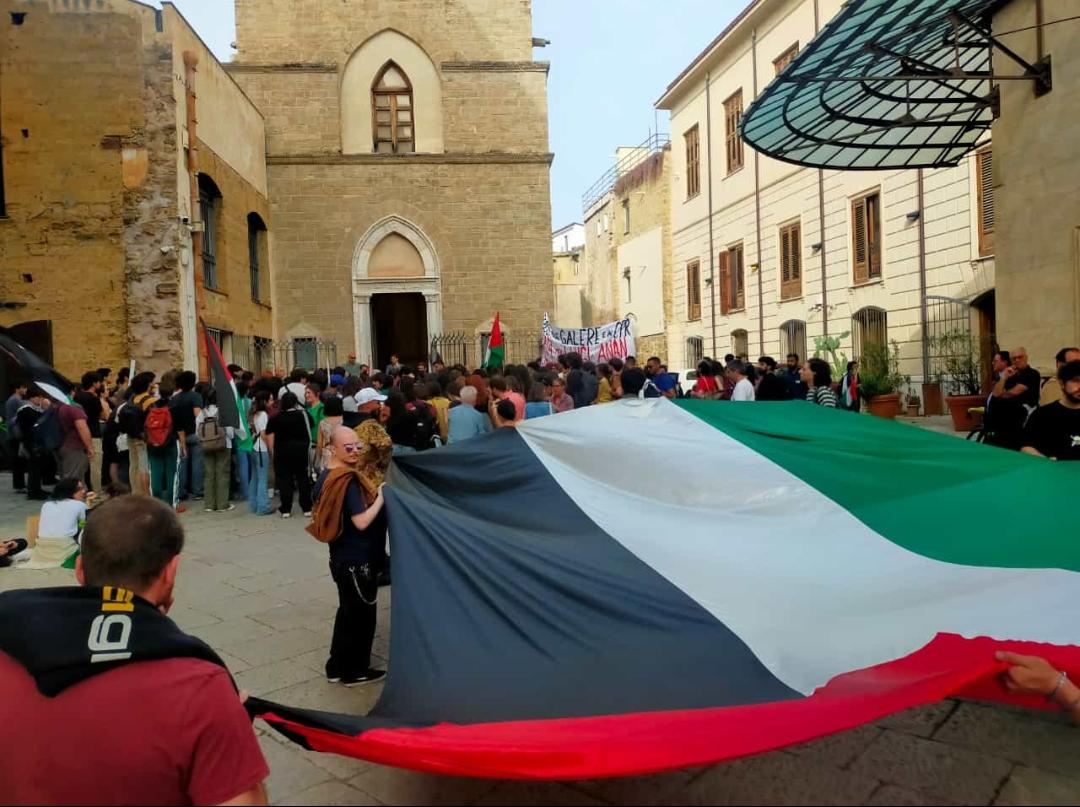 FOTO HABER | Gazze protestoları ve dayanışma kampları Avrupa'daki üniversitelerde devam ediyor: Palermo Üniversitesi (İtalya) Valencia Üniversitesi (İspanya) Neuchatel Üniversitesi (İsviçre)
