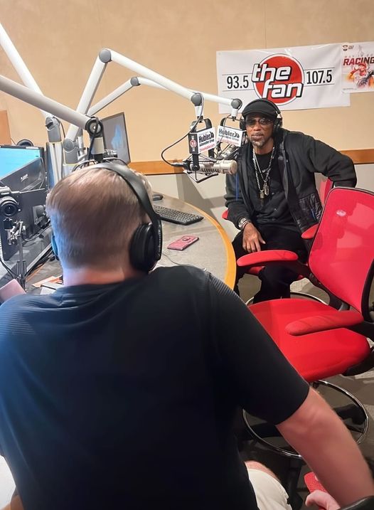 Ralph Tresvant being interviewed about his radio show 'Love and R&B' #kingbobbybrown #bobbybrown #myprerogative #NewEdition #ralphtresvant #ne4life #ronniedevoe #rickybell #johnnygill #rnb #rizzriders #rizzetes #bobbysbabes #jgsroses #rondivas #rizzete4life #neweditionfanclub