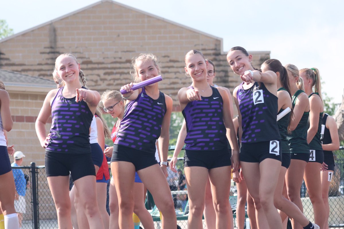 bhsdogs's tweet image. 𝙈𝙤𝙫𝙞𝙣𝙜 𝙤𝙣.

4x800 Relay - Newman, Fischer, Williams, Oppy
⏱ 9:45
🥈2nd place