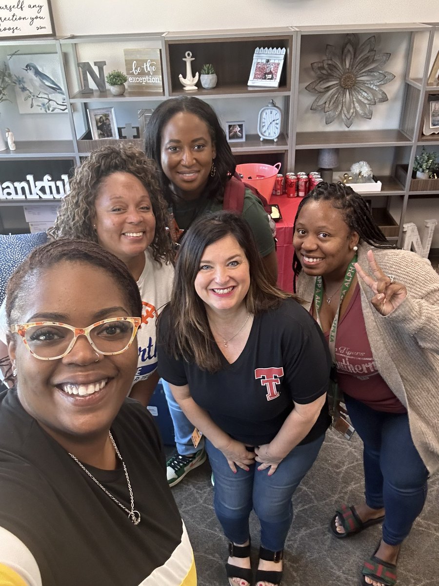 Snack and chat with our amazing staff today! <a href="/HumbleISD/">Humble ISD</a> <a href="/Christy_Erb/">Christy Erb</a> <a href="/StephanieRDavi1/">Stephanie Davis</a>