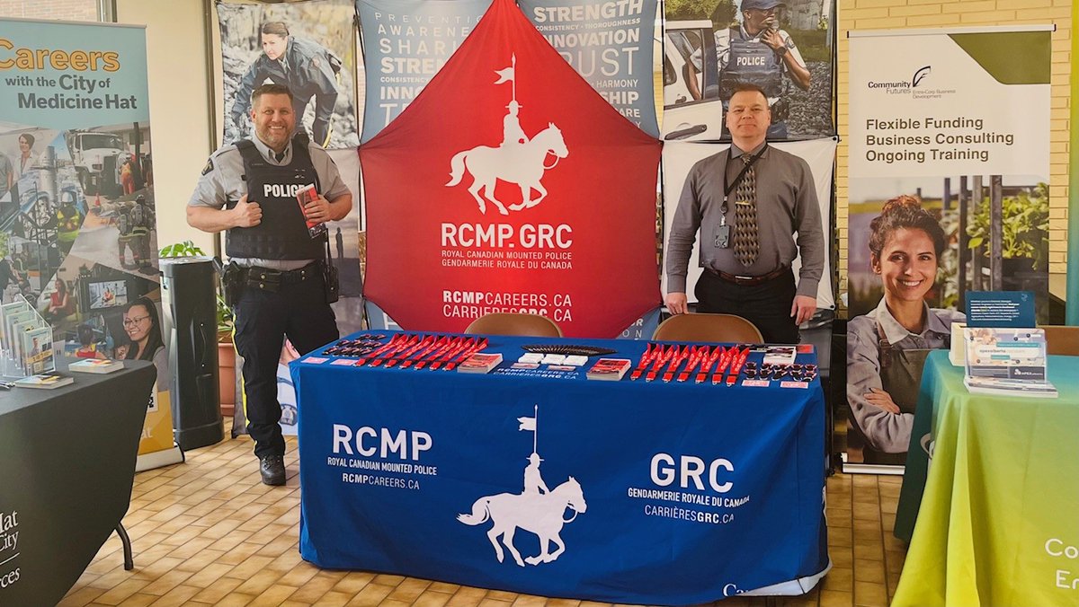 If you're interested in a career with the RCMP, come talk to Cst Erickson and Cst Jackson at the #MedicineHat College Trades Atrium until 7 pm tonight!