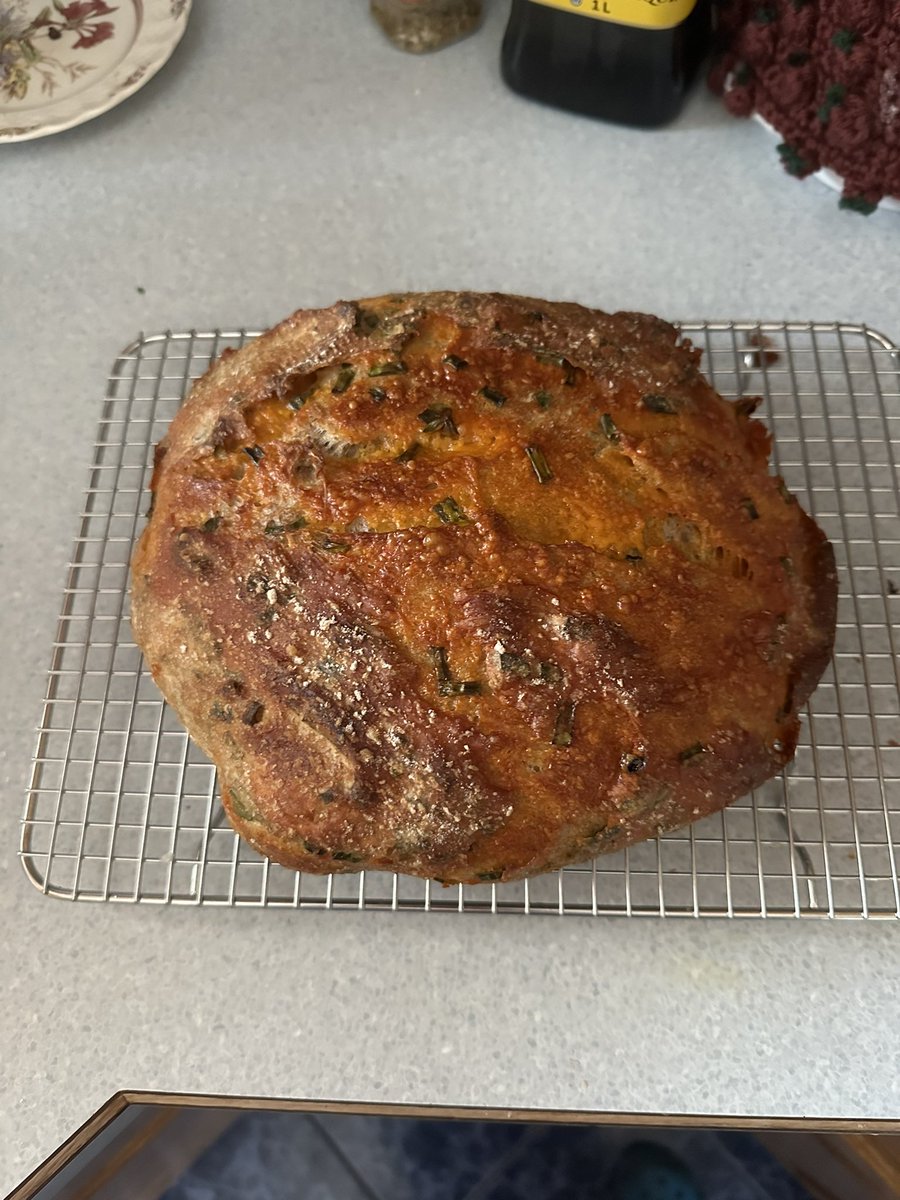 First cheddar/chive/thyme loaf of 2024, now it needs to cool!