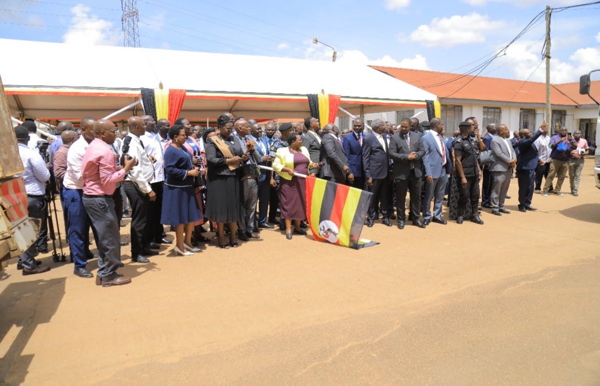 PM @R_Nabbanja on Wednesday flagged off distribution of road equipment procured by Govt of Uganda from Japan for14 new districts.Each district received a Wheel Loader & Motor grader, pending procurement of the other equipment that makes a complete road unit. C.c@GenWamala