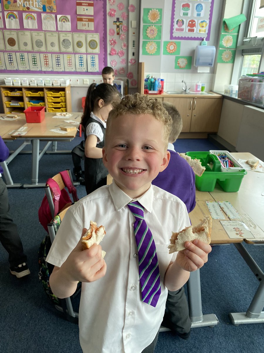 Last week we made jam sandwiches to showcase our ability to gather materials and follow instructions independently! 🍓🥪 Mmmmm tasty 😋 #healthandwellbeing @StMonicaMilton