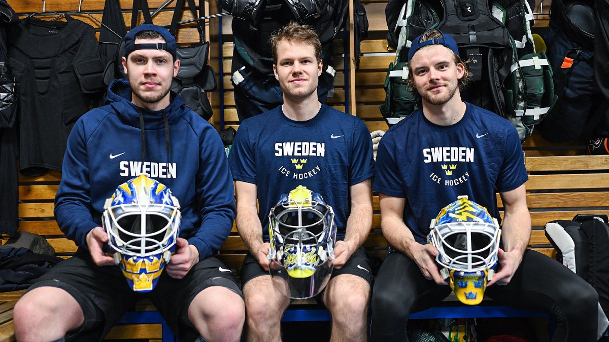 Sam Ersson with the fresh paint for Team Sweden 🇸🇪 

#Flyers | #MensWorlds

(📸: @Trekronorse)