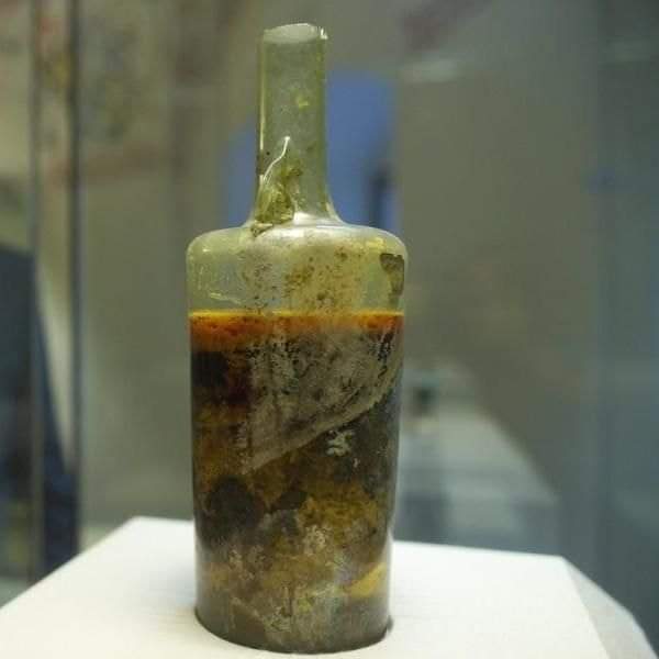 The picture shows the oldest Roman wine bottle in the world. It is about 1650 years old. In 1867, German archaeologists in town of Spira (Speyer) located on Rhine, in the state of Rhineland-Palatinate, discovered a Roman tomb. There were two sarcophagi of two highborn people: a