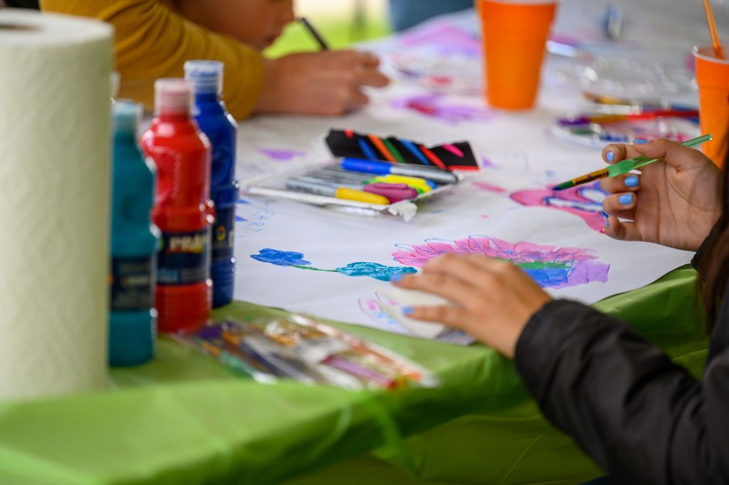 Last fall's PCAP paintout...if you're a fan of public art events & creating in community (we sure are!) keep an eye out for an event coming soon!

Photo: uptown24studio.com/main

#umich #annarbor #communityengagement #PCAP #artforchange #michiganart #annarborevents #publicart