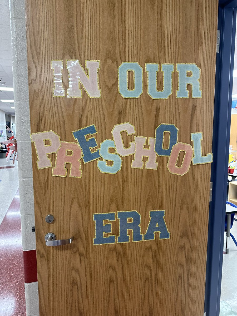 Favorite door decoration of the day! ❤️