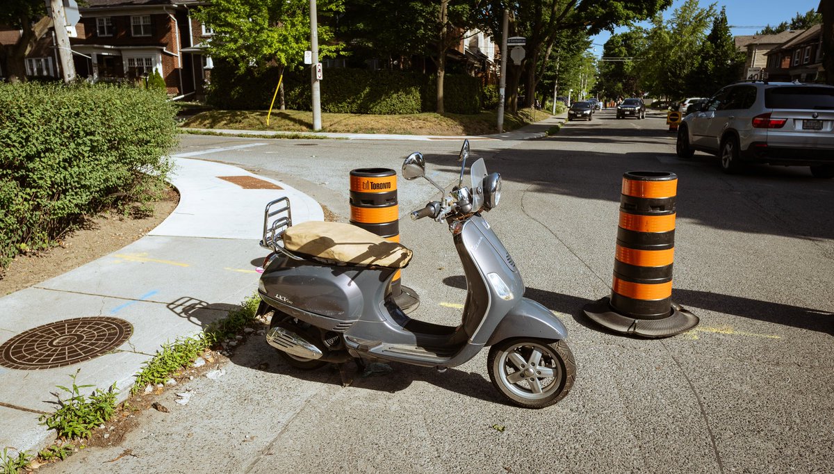 Moped in Toronto during the time of the bug. 

#toronto #ontario #canada #moped #streetphotography #cityphotography #urbanphotography #the6ix #torontolife #torontoliving