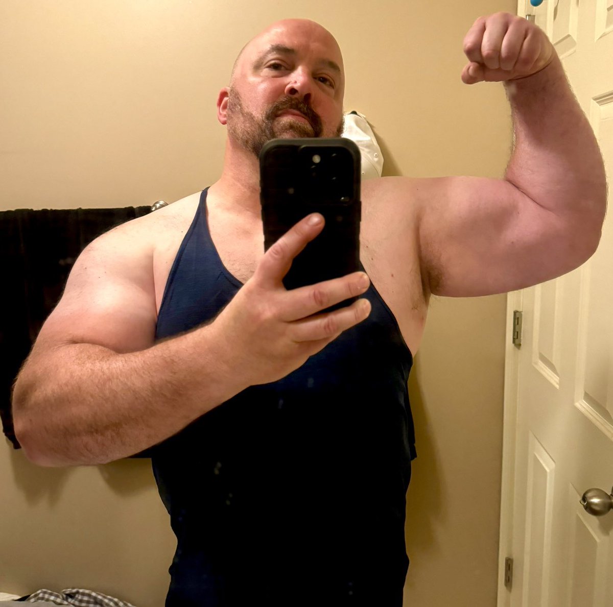 Hilton Head, SC in nine days. Gotta try and be beach-ready! Long way to go! 😂 First-off, the farmer’s tan has got to go. 🤣 🏖️ 🏝️ 🌊 Gotta tone up my fat arse. 💪🏻 Gym every day til we take off ✈️ #vacation @AdvUro #lowT #lowTawareness #lowTtreatment #lowTtherapy