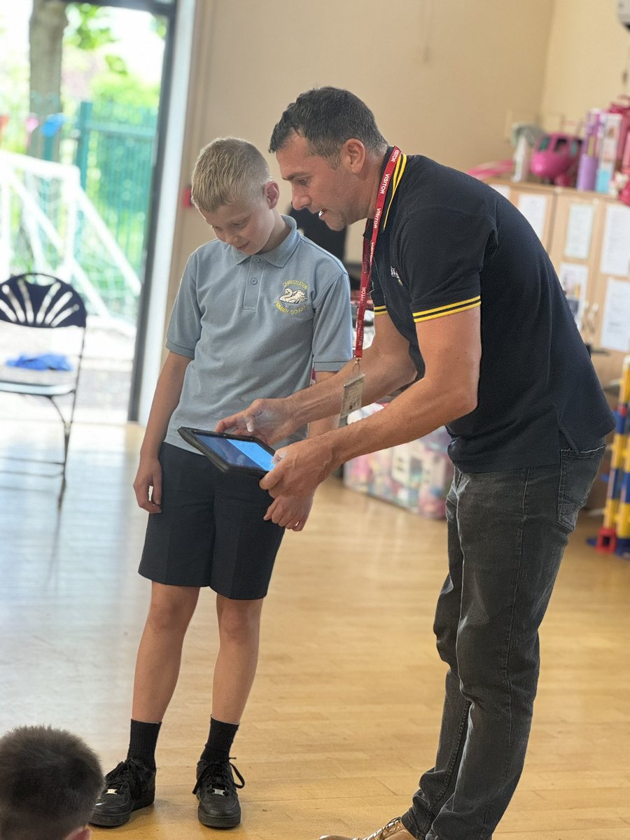Christletonpri's tweet image. Fantastic to welcome Paul from Digital Wizards back to school this afternoon. 
He spoke to the children about the ks2 club running in the next half term. 
Some fantastic technology on view! 
#cpsenhance
#cpscomputing
@DigitalWizards9 
Please check your inbox for more info!