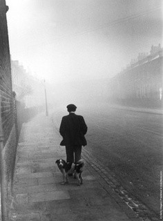 Hay pocas veces...en la vida, en que se cruzan dos almas. ~ Mind of Brando ~ . ©️ Kurt Hutton, Glasgow, 1939 Unemployed Man Alfred Smith