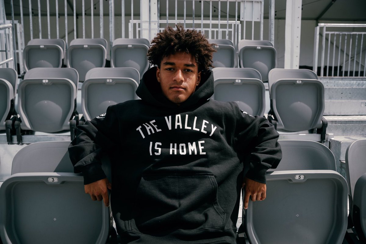 New @peacecollectiv3 x @CPLsoccer merch just dropped! 👀 Get your hands on the new capsule pieces now via our online store and in stadium at our upcoming home matches 🛒 🔗: shopvancouverfc.com/collections/pe… #VancouverFC #CanPL