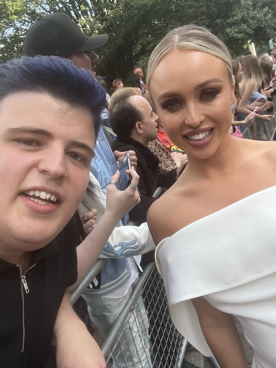 Watching drama queen and I have to say I absolutely love @misJORGIEPORTER she’s lovely and such a genuine person, plus she’s hilarious so happy. I got to meet her at The British soap awards in 2022