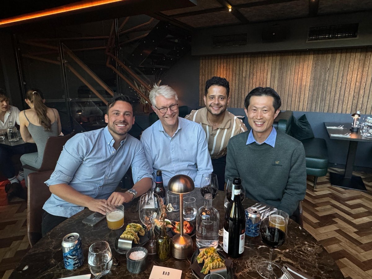 学会の後はBorda先生、Cederholm先生と一緒に夕食と観光を楽しみました。古い街並みも素敵ですし港も自然も素晴らしかったです。
1人あたりGDPはノルウェーが94,660ドル、日本が33,138ドルとノルウェーのほうが日本より格段に経済的に豊かな国であることを、スタヴァンゲルに来て心底、実感しました。