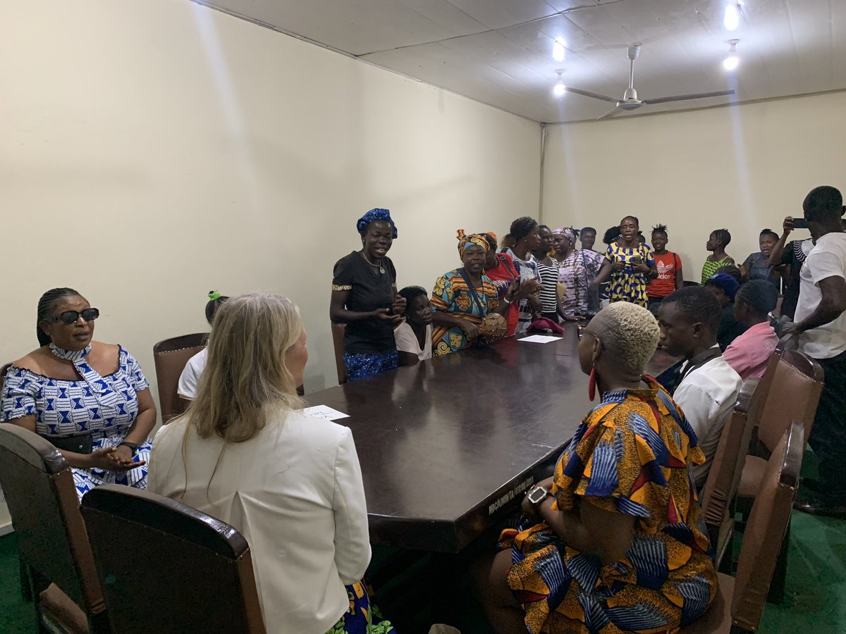 UKinSierraLeone's tweet photo. Feminist &amp; women-led movements are vital to drive lasting change for gender equality. 
Great to meet female leaders changing their own communities in Moyamba &amp; hear how our partnership with @Purposeful_org on the #MOVEInitative is helping to realise their goals! #LeaveNoOneBehind https://t.co/50hEGnRWwa